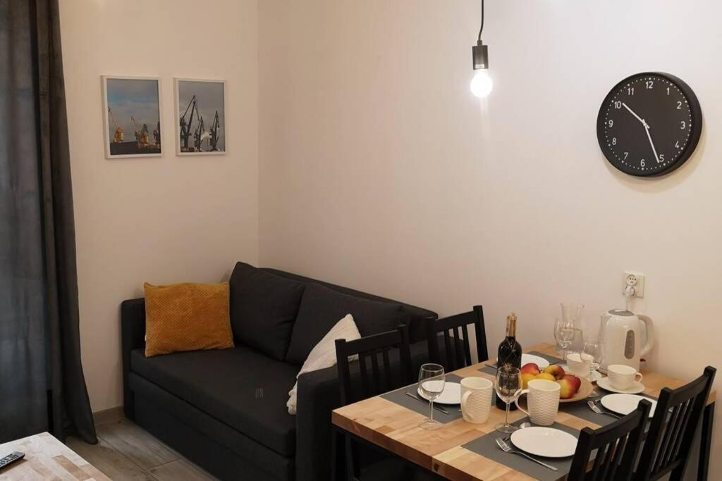 The Yellow Apartment Гданск Екстериор снимка